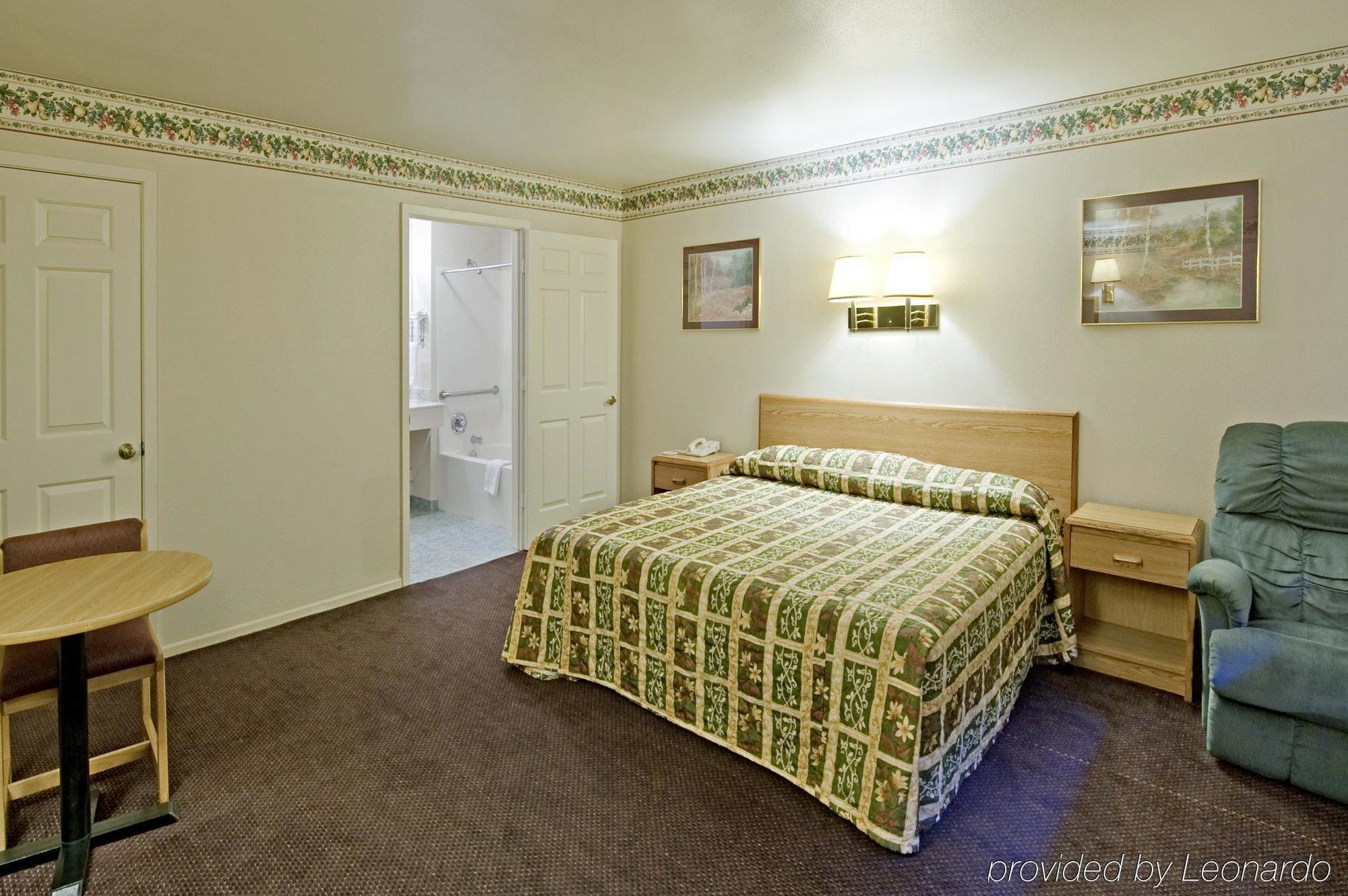 Americas Best Value Inn МакКини Стая снимка